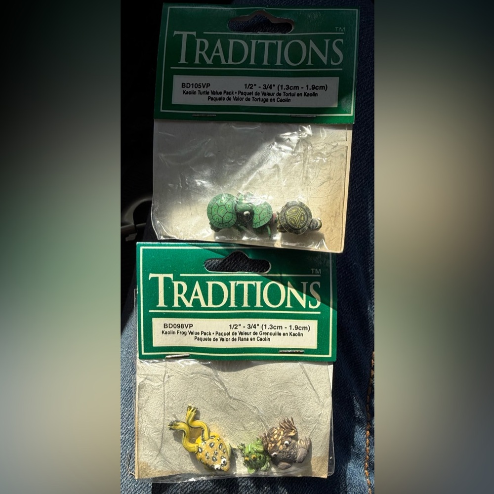 1998 Vintage Miniature Green and Black Frog and Turtle Design Resin. NEW